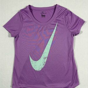 Nike Girls’ The Nike Tee Dri Fit Lavender Tee with Logo Swoosh EUC
